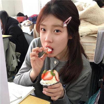 电线杆上的征婚广告，竟是美女上司